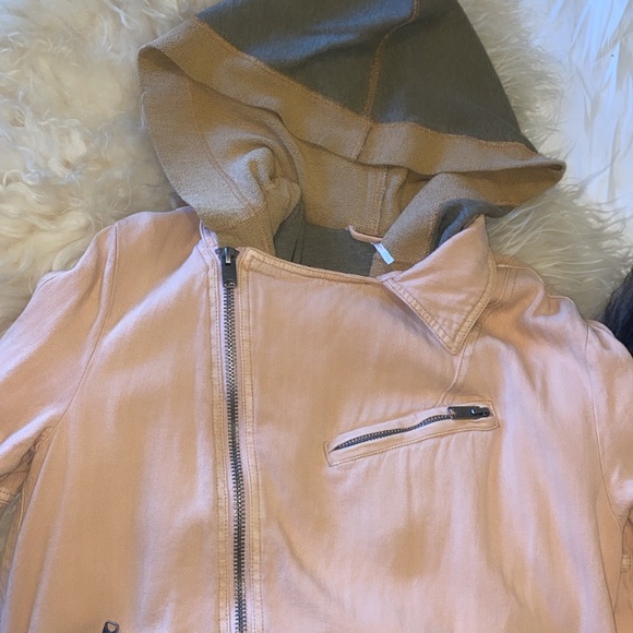 Free People oversized weighted jacket size Medium.  Women’s peach & grey jacket - Picture 2 of 6